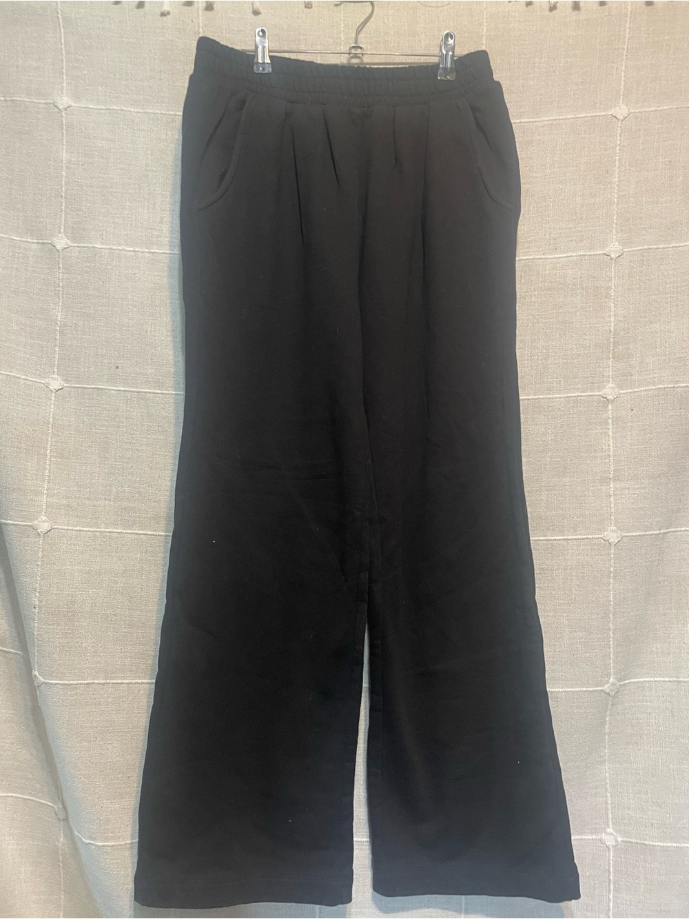 Forever 21 wide legged black sweat pants. Size Large.